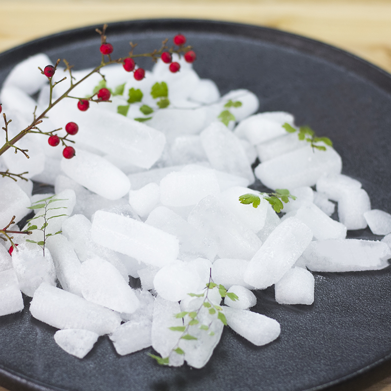 夏天天氣熱，可以用干冰給室內(nèi)降溫？